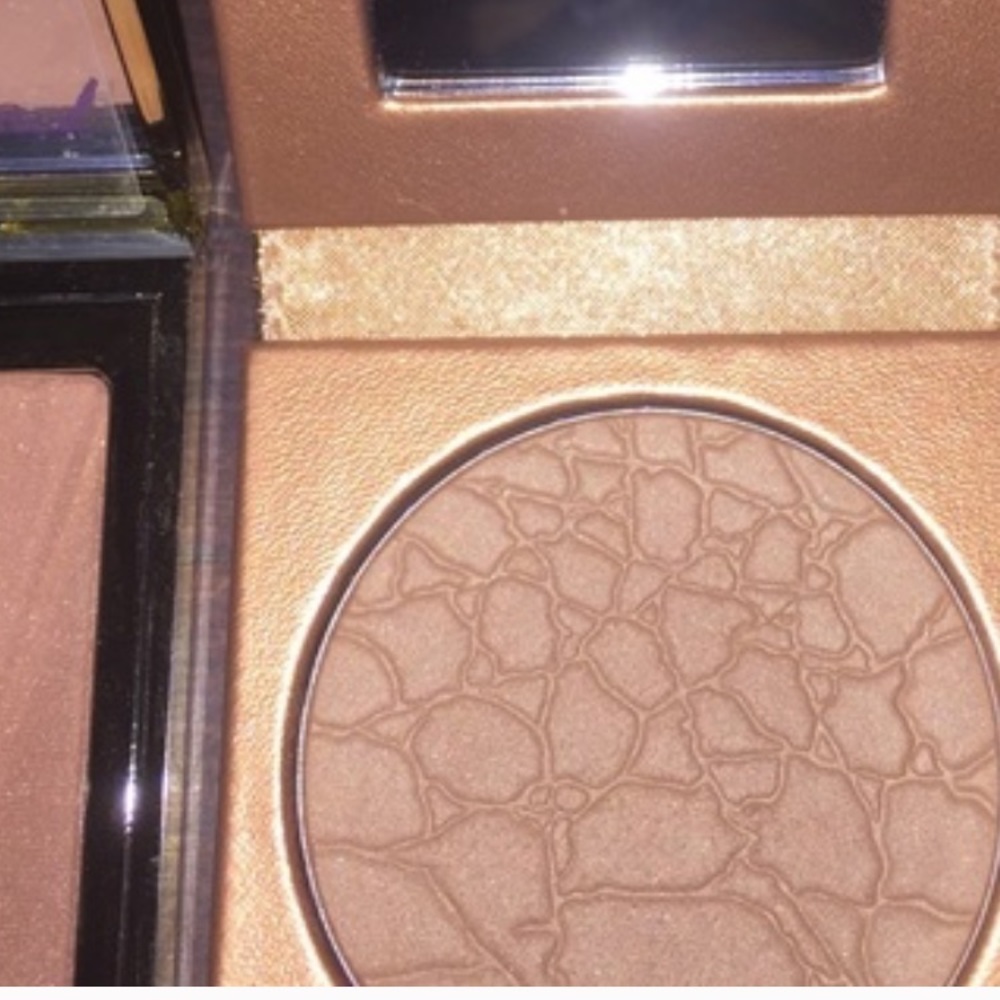 Bronzer for Carmen